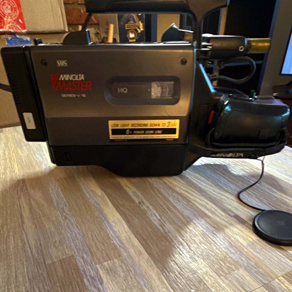Vintage Minolta Master Series-V 16 VHS Camcorder 6x Zoom UNTESTED Japan